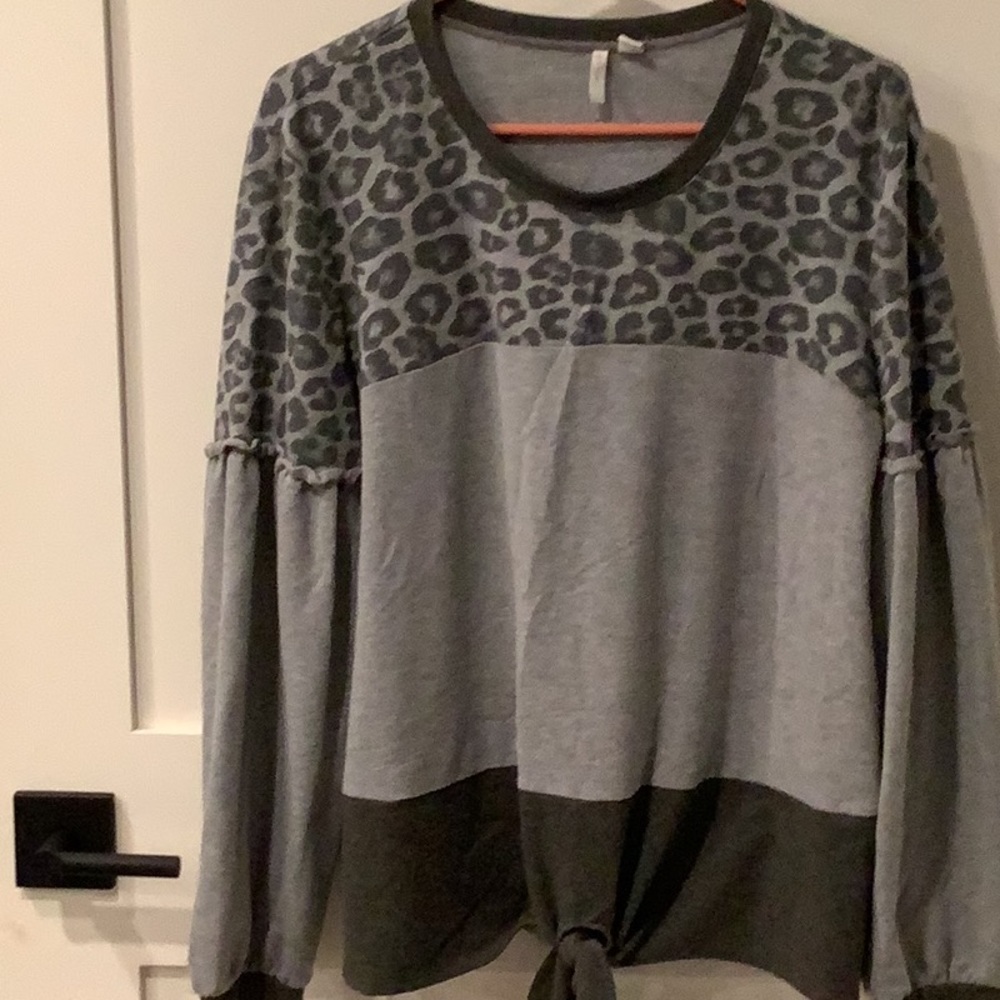Cato sweatshirt with puffy sleeves size XL